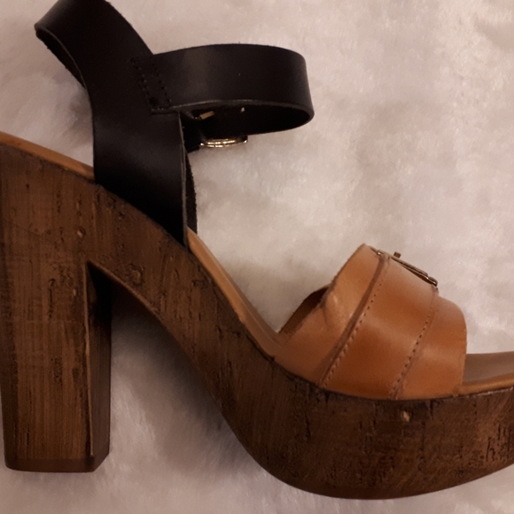 Ladies Sandals!! - Picture 2 of 6